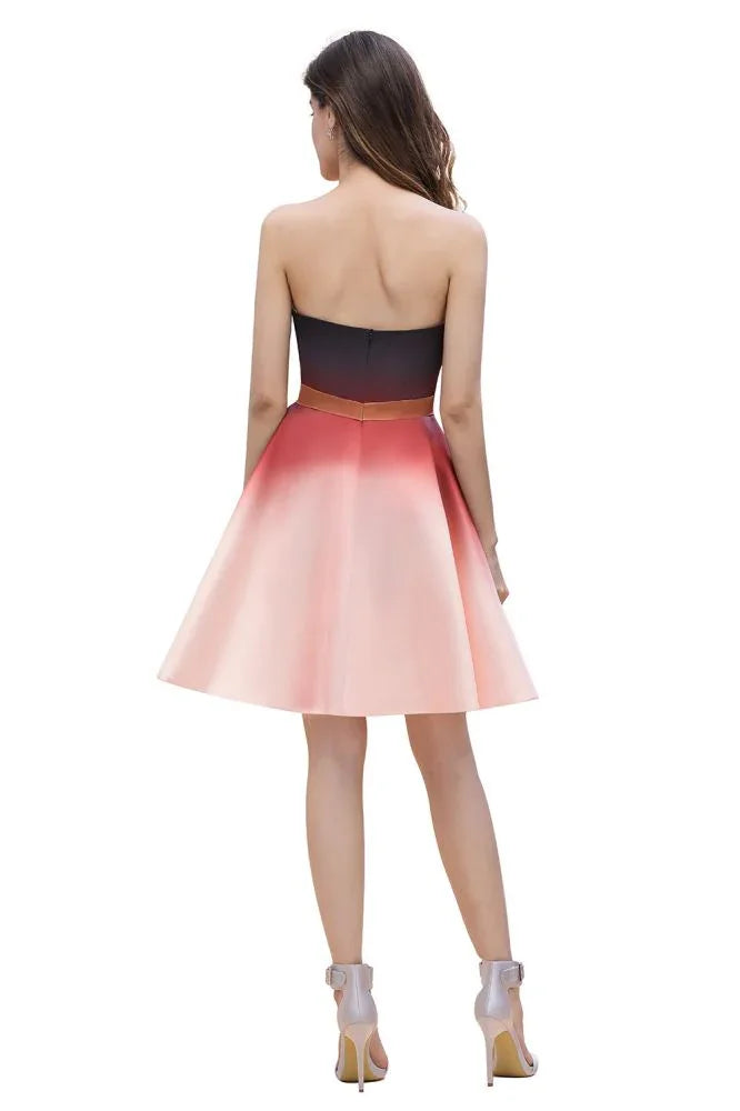 Vestido de fiesta mini de satén degradado sin tirantes y largo hasta la rodilla