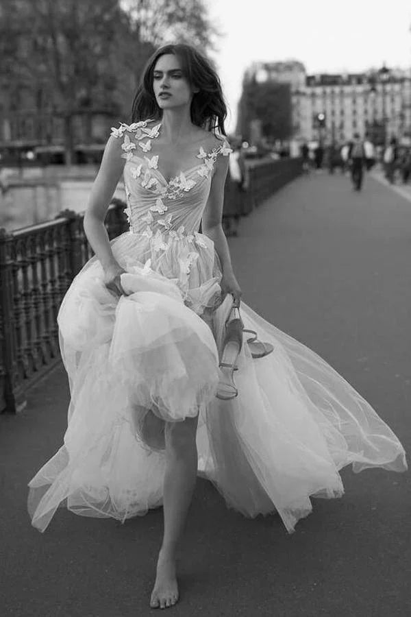 Abito da sposa avorio in tulle dolce a linea ad A con scollo a V e schiena scoperta, decorato con applicazioni WD477