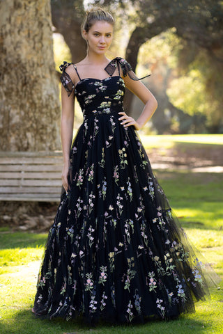Bodenlanges Ballkleid mit Herzausschnitt und Tüllstickerei und Blumenmuster