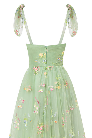 Bodenlanges Ballkleid mit Herzausschnitt und Tüllstickerei und Blumenmuster