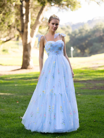 Bodenlanges Ballkleid mit Herzausschnitt und Tüllstickerei und Blumenmuster