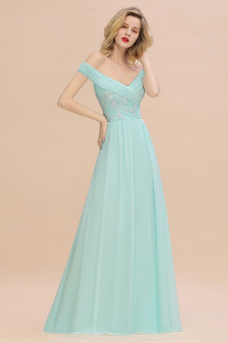 Vestido de dama de honor sencillo con hombros descubiertos y volantes de corazón