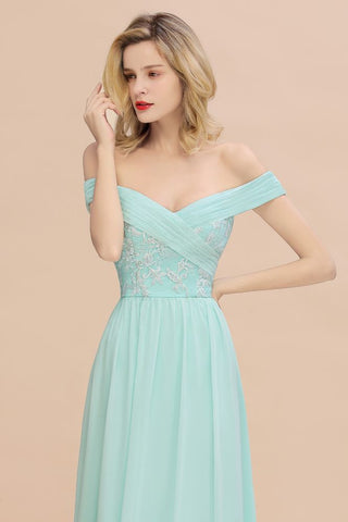 Vestido de dama de honor sencillo con hombros descubiertos y volantes de corazón