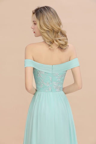 Vestido de dama de honor sencillo con hombros descubiertos y volantes de corazón