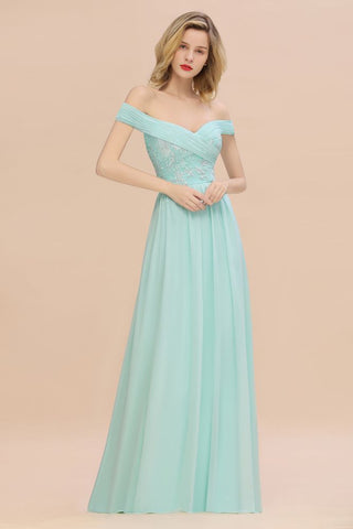Vestido de dama de honor sencillo con hombros descubiertos y volantes de corazón