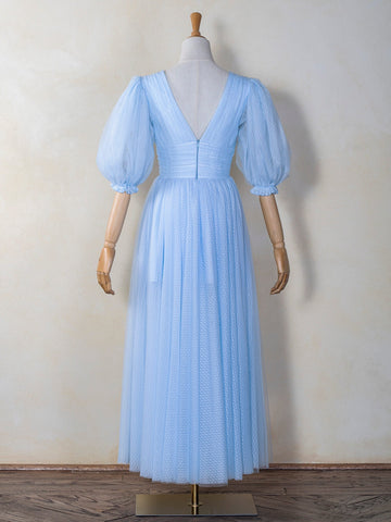 Maxi-Ballkleid aus Tüll mit V-Ausschnitt