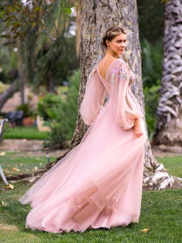 Vestido de fiesta de tul con escote en V, bordado con lentejuelas y largo hasta el suelo