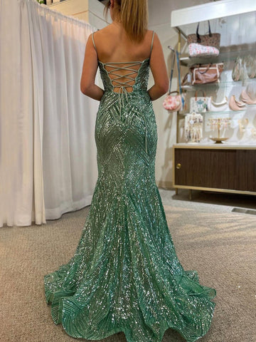 Veilure | Grünes Meerjungfrau-Ballkleid mit Spaghettiträgern und Pailletten und Schlitz