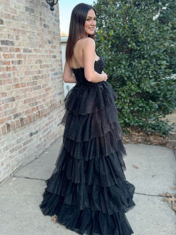 Vina | Schwarzes trägerloses A-Linien-Ballkleid aus Tüll mit Applikationen