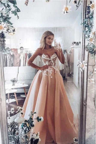 Vestido de fiesta largo vintage de corte A con escote en forma de corazón, volantes y apliques de encaje