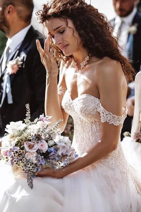 Vintage Long A-line Off-the-shoulder Lace Tulle Wedding Dress by BIZTUNNEL