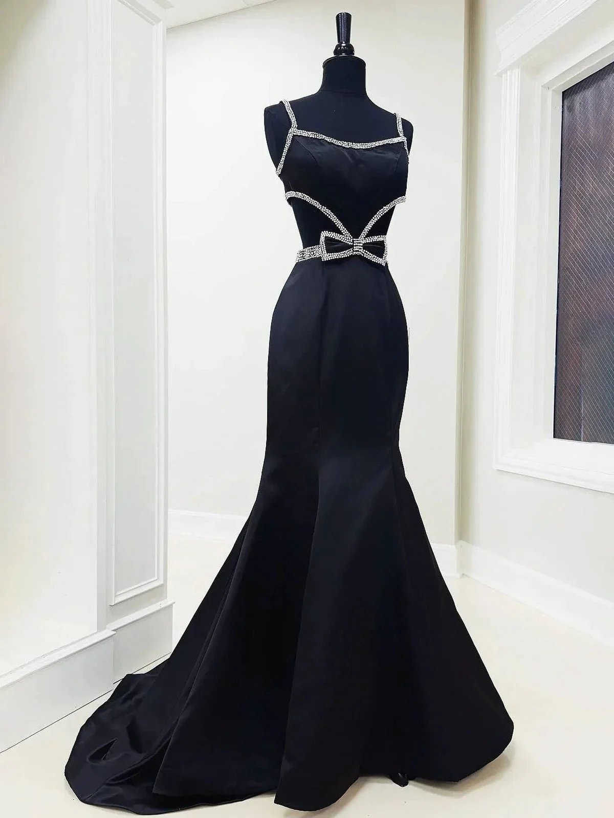 Windsor | Scoop Neck Mermaid Beaded Long Prom Dress With Bow by KissProm